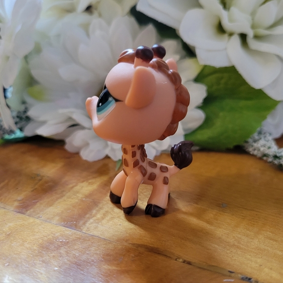 Littlest Pet Shop LPS #1610 Giraffe Cream Brown Blue Eyes 2007 - Picture 5 of 11